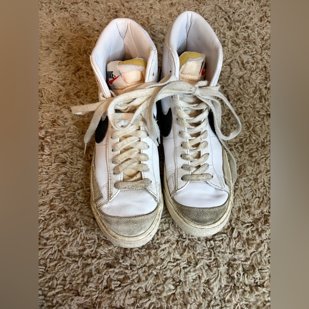 Nike Blazer Sneakers Women’s 7 - Picture 2 of 6